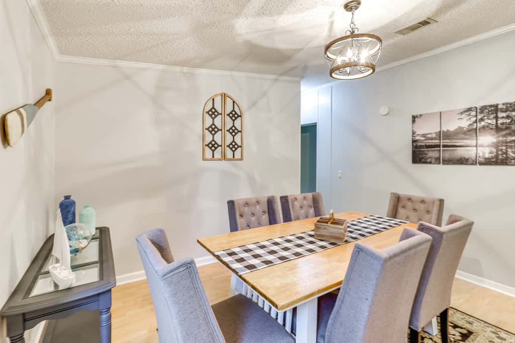 Pet-Friendly Sparta Retreat: Porches & Fire Pit!