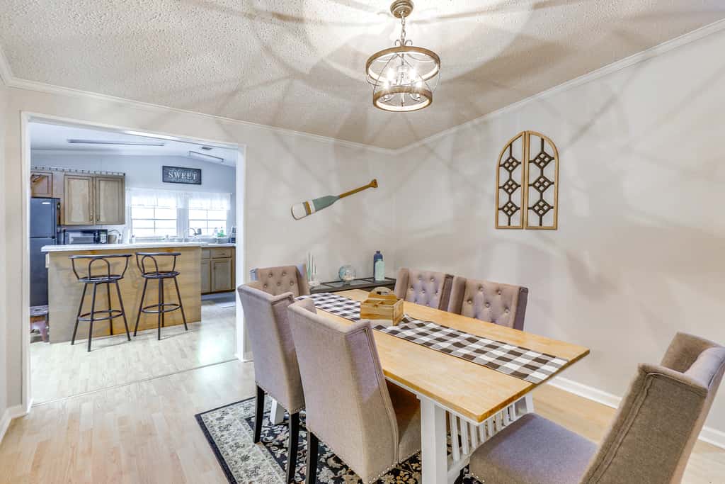 Pet-Friendly Sparta Retreat: Porches & Fire Pit!