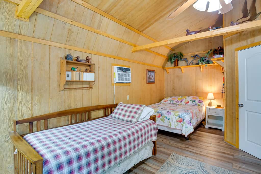 Lake Fork Studio Cabin w/ Dock + Boat Ramp!