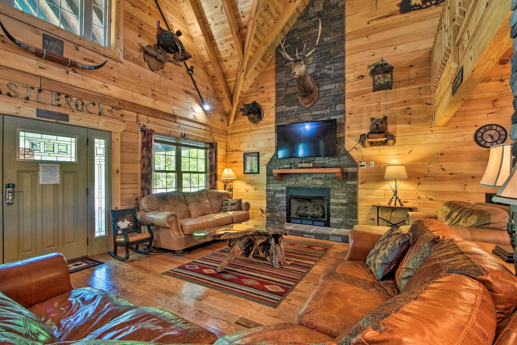 Trenton Cabin w/ Hot Tub - 14 Mi to Lookout Mtn!
