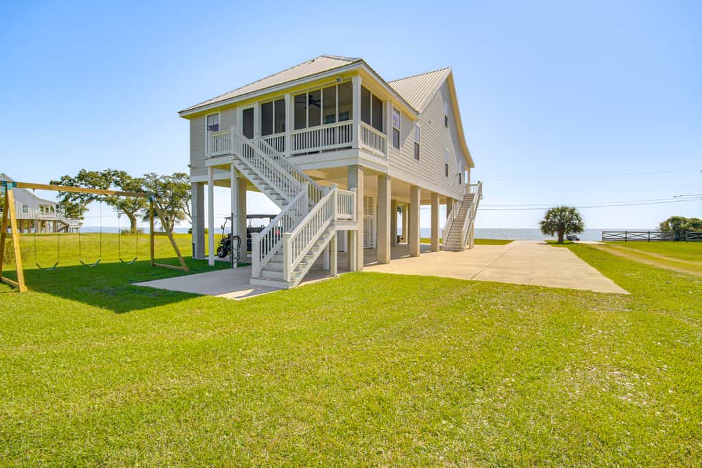 Walk to Beach: Oceanfront Home w/ Outdoor Kitchen