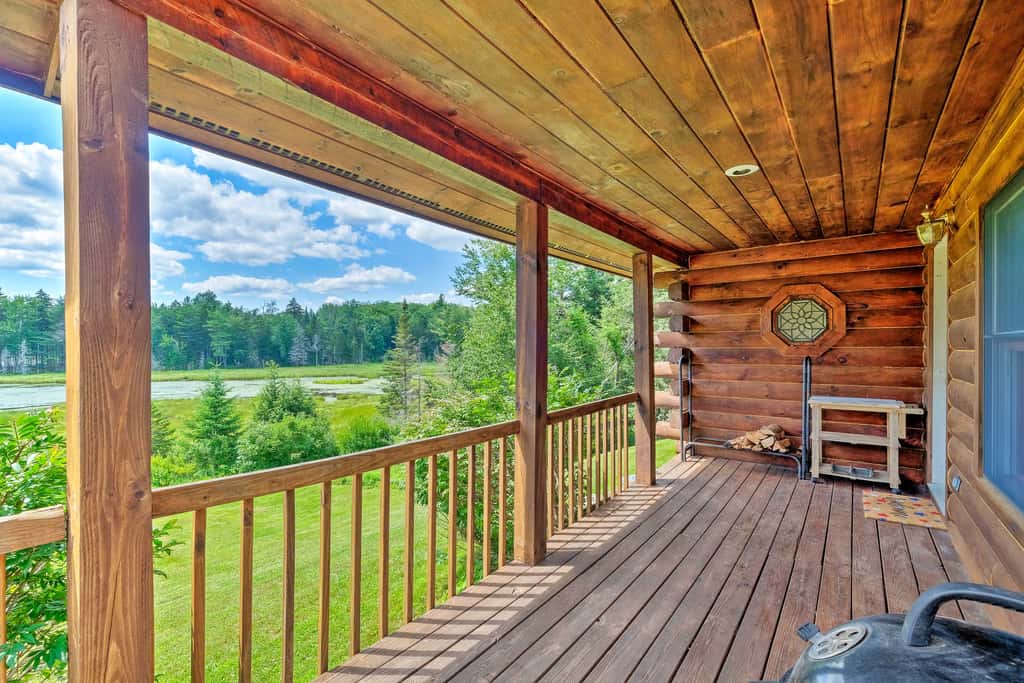 Jacksonville Cabin w/ Wraparound Deck & Views