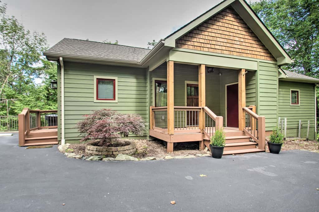Wintergreen Resort Vacation Rental w/ Balcony!
