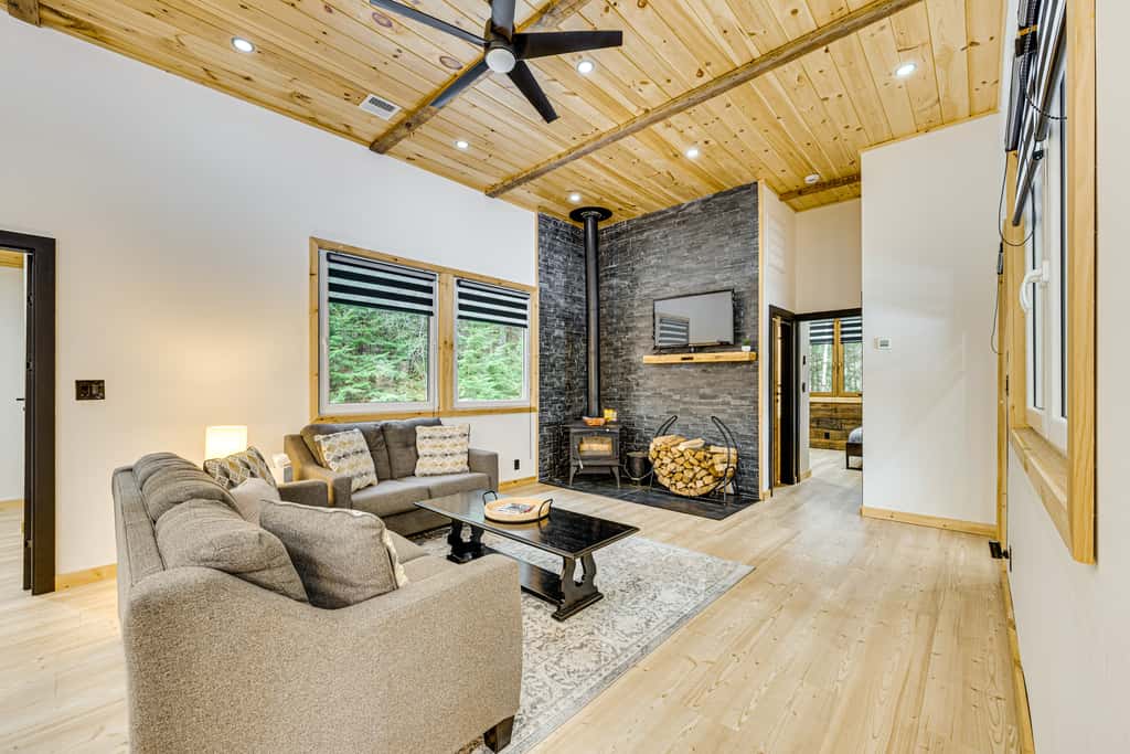 Porch & 1-Acre Yard: White Mountains Hideaway