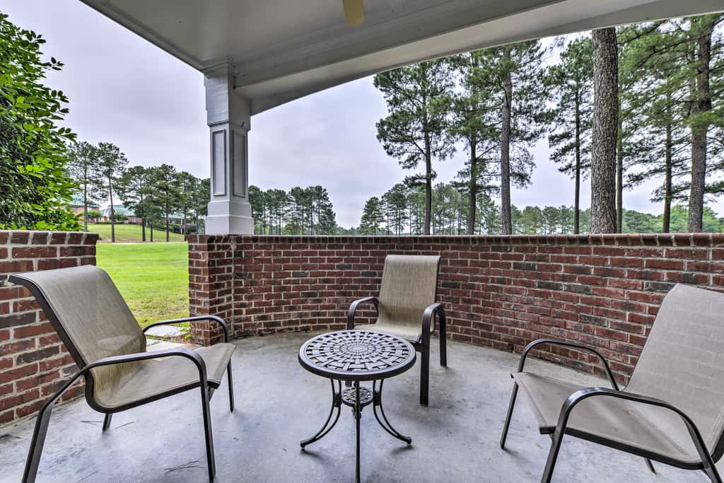 Resort-Style Condo/Suite on Golf Course w/ Pool!