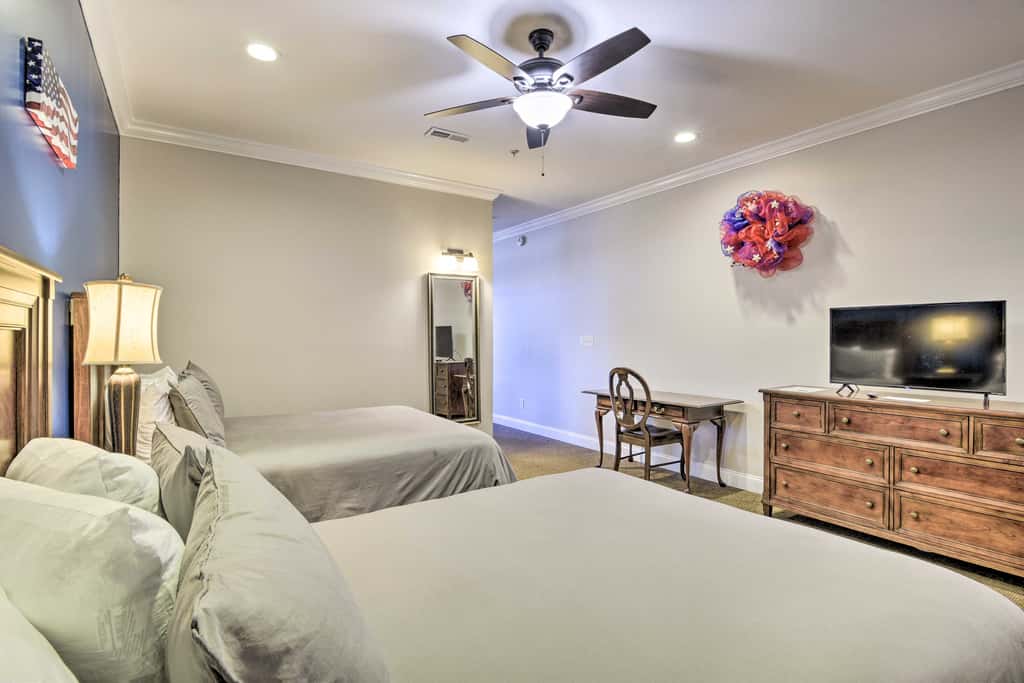 Resort-Style Condo/Suite on Golf Course w/ Pool!
