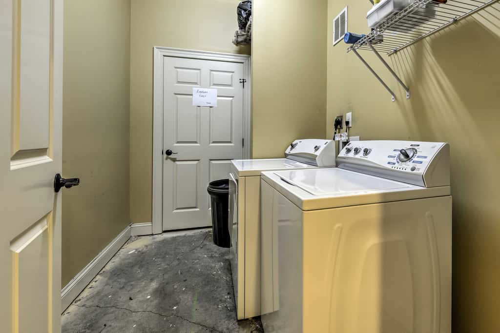 Resort-Style Condo/Suite on Golf Course w/ Pool!
