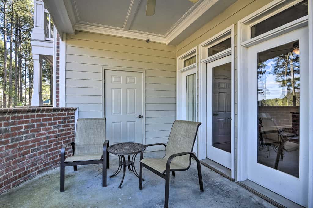 Resort-Style Condo/Suite on Golf Course w/ Pool!