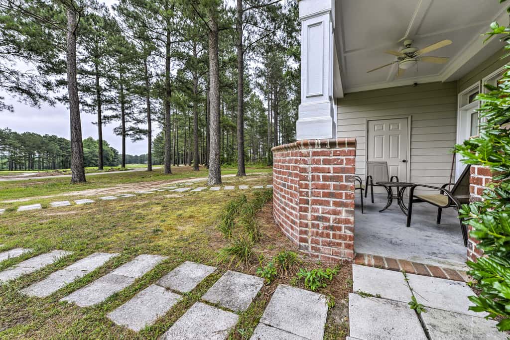 Resort-Style Condo/Suite on Golf Course w/ Pool!