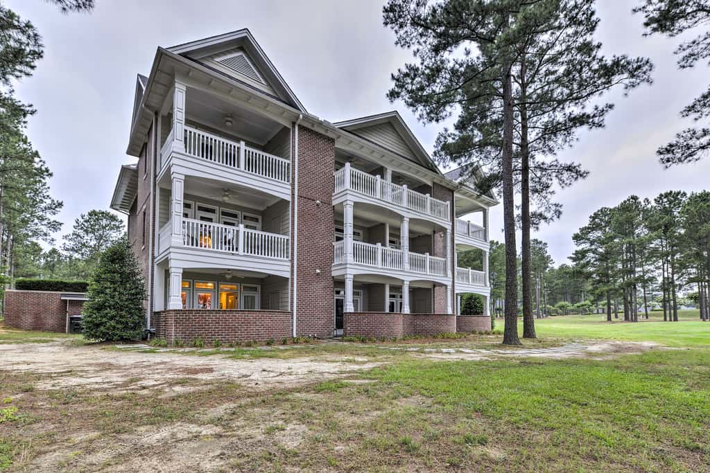 Resort-Style Condo/Suite on Golf Course w/ Pool!