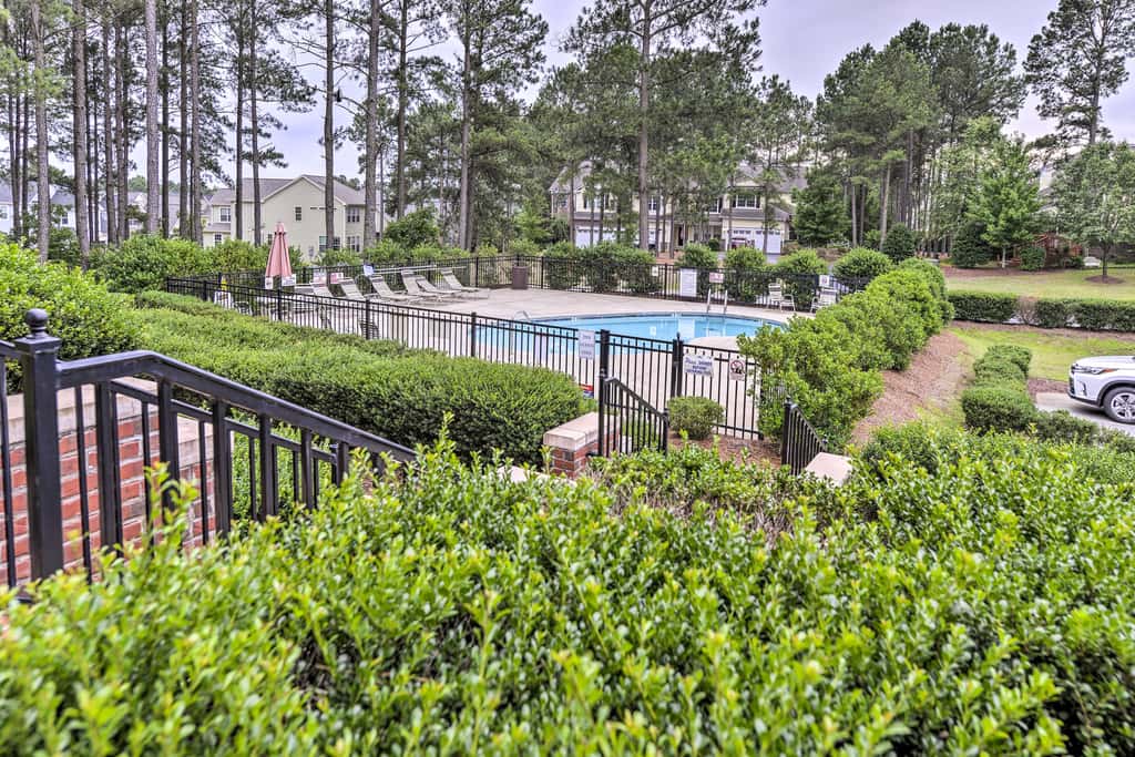 Resort-Style Condo/Suite on Golf Course w/ Pool!