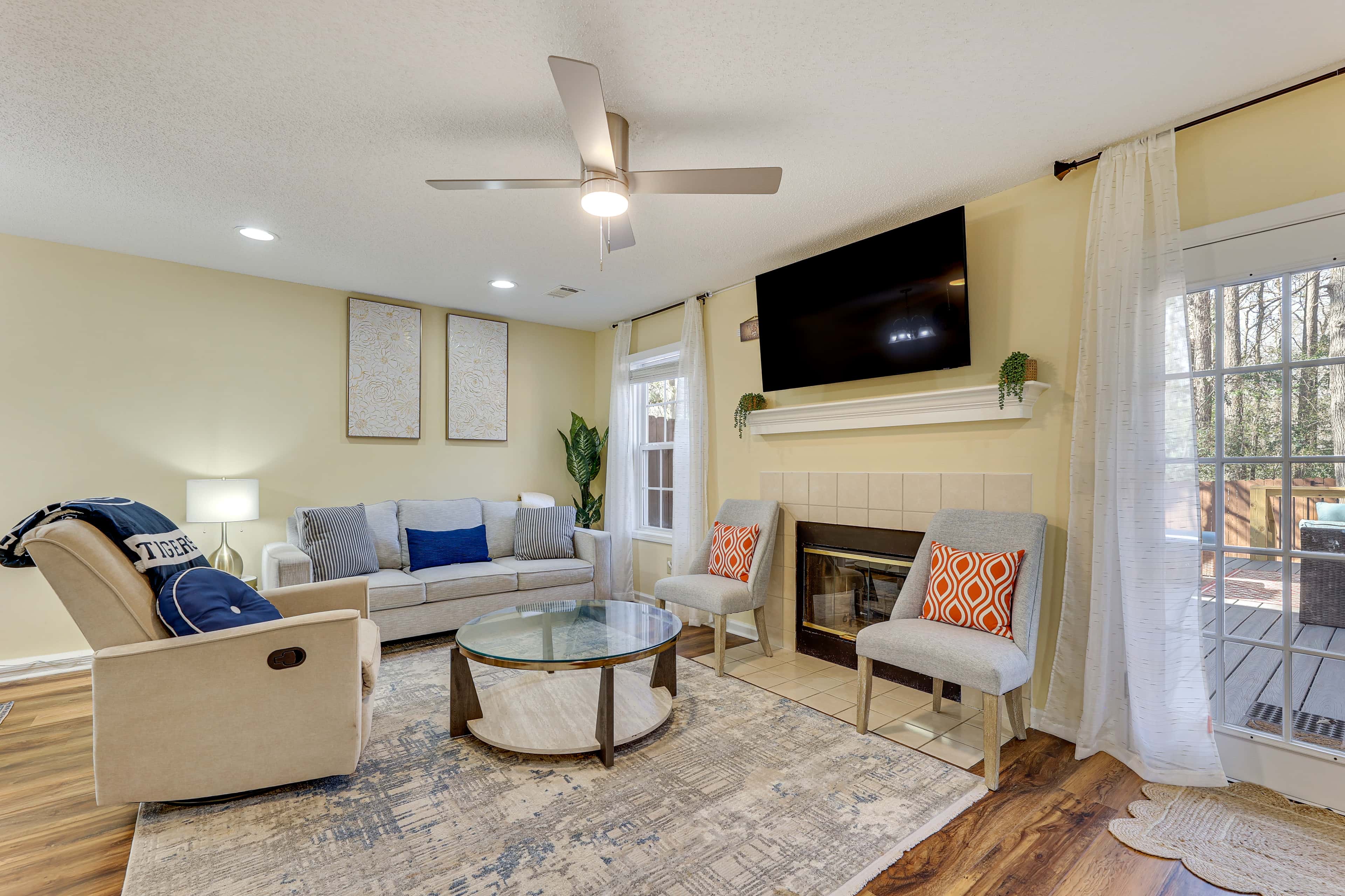Great for Families! Quiet Auburn Getaway w/ Deck