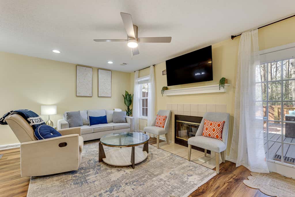Great for Families! Quiet Auburn Getaway w/ Deck