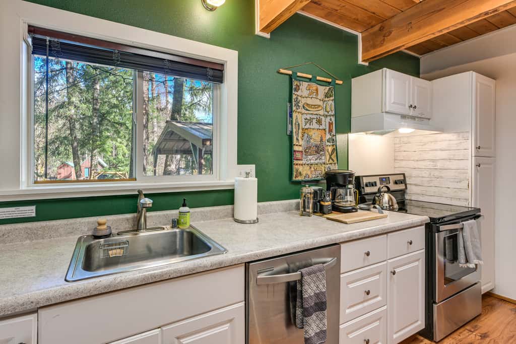 Cozy Ashford Home - 5 Mi to Rainier Nat'l Park!