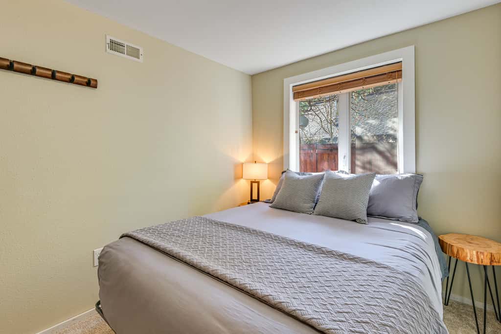 Cozy Ashford Home - 5 Mi to Rainier Nat'l Park!