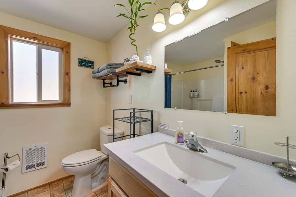 Cozy Ashford Home - 5 Mi to Rainier Nat'l Park!