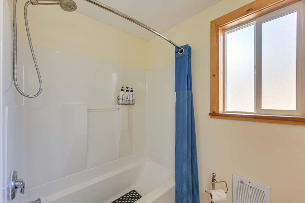 Cozy Ashford Home - 5 Mi to Rainier Nat'l Park!