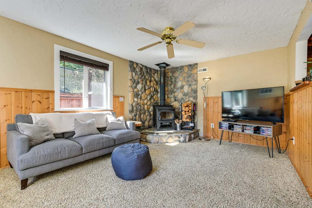 Cozy Ashford Home - 5 Mi to Rainier Nat'l Park!