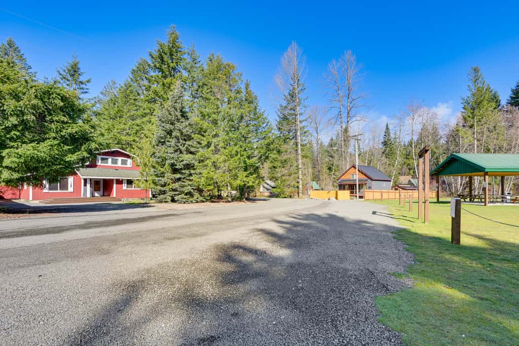 Cozy Ashford Home - 5 Mi to Rainier Nat'l Park!