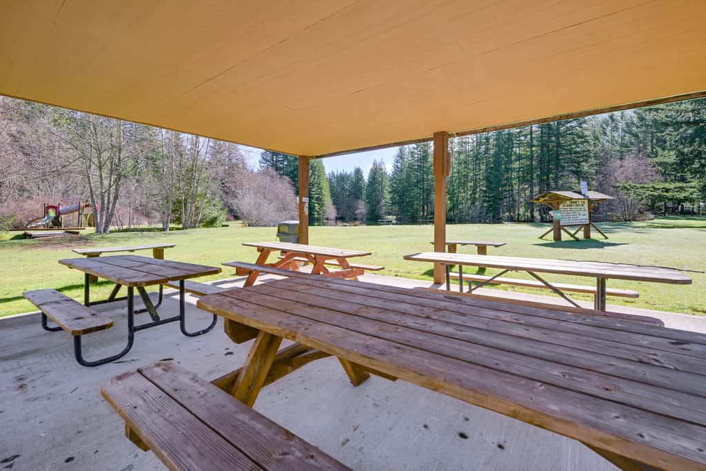 Cozy Ashford Home - 5 Mi to Rainier Nat'l Park!