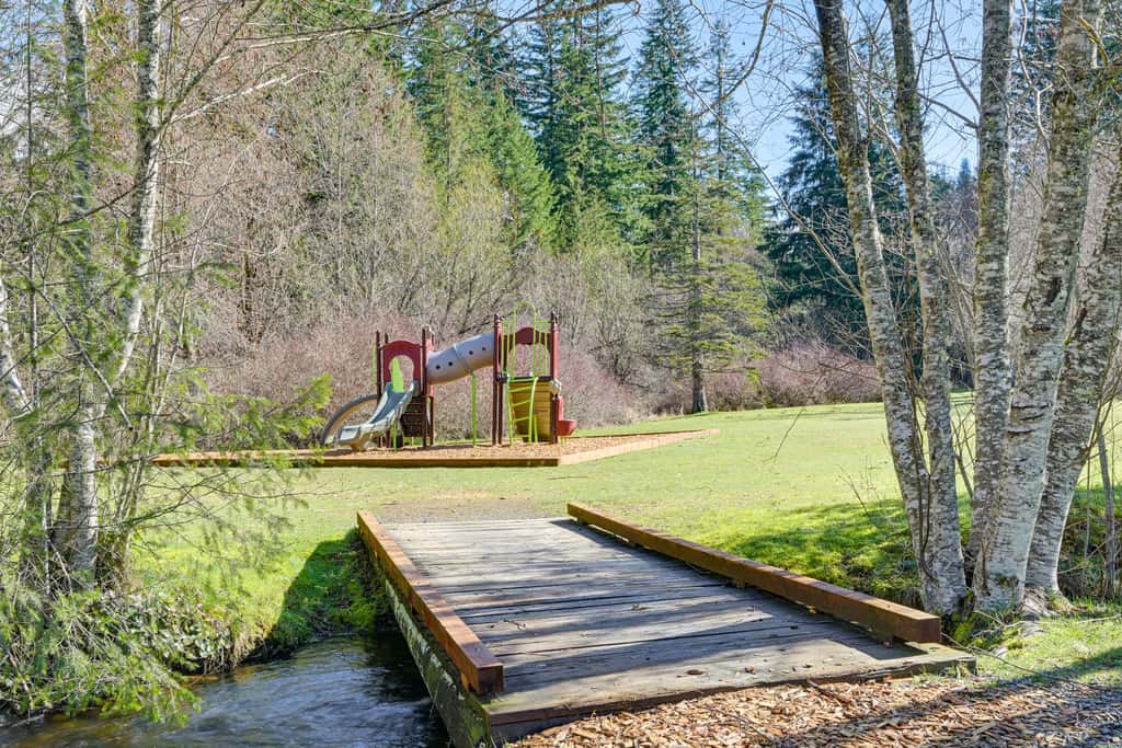 Cozy Ashford Home - 5 Mi to Rainier Nat'l Park!