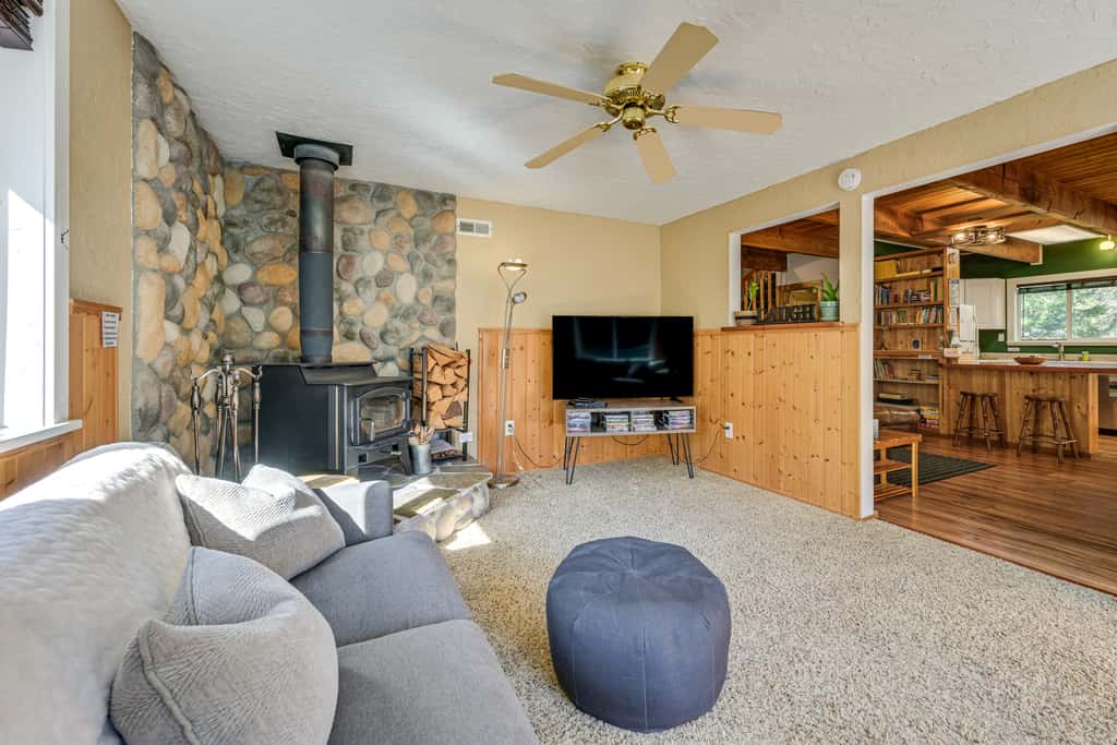 Cozy Ashford Home - 5 Mi to Rainier Nat'l Park!