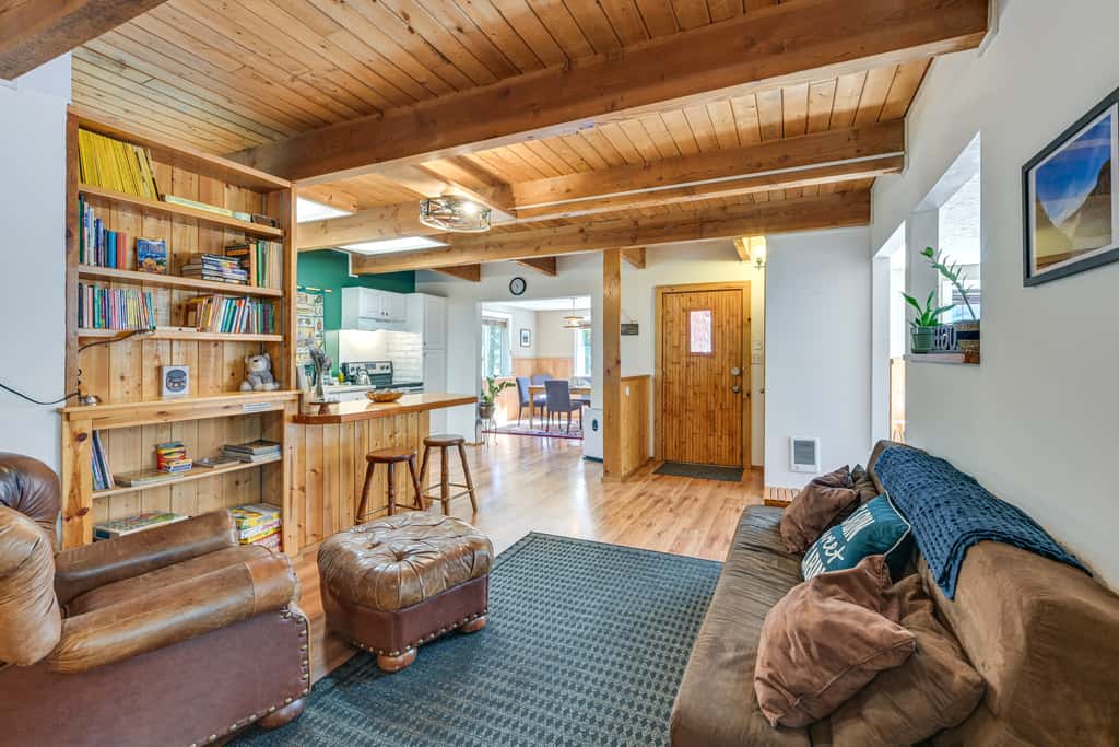 Cozy Ashford Home - 5 Mi to Rainier Nat'l Park!
