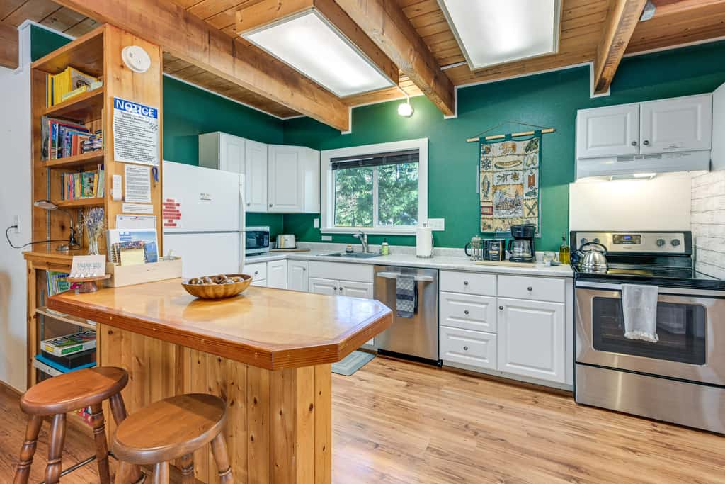 Cozy Ashford Home - 5 Mi to Rainier Nat'l Park!
