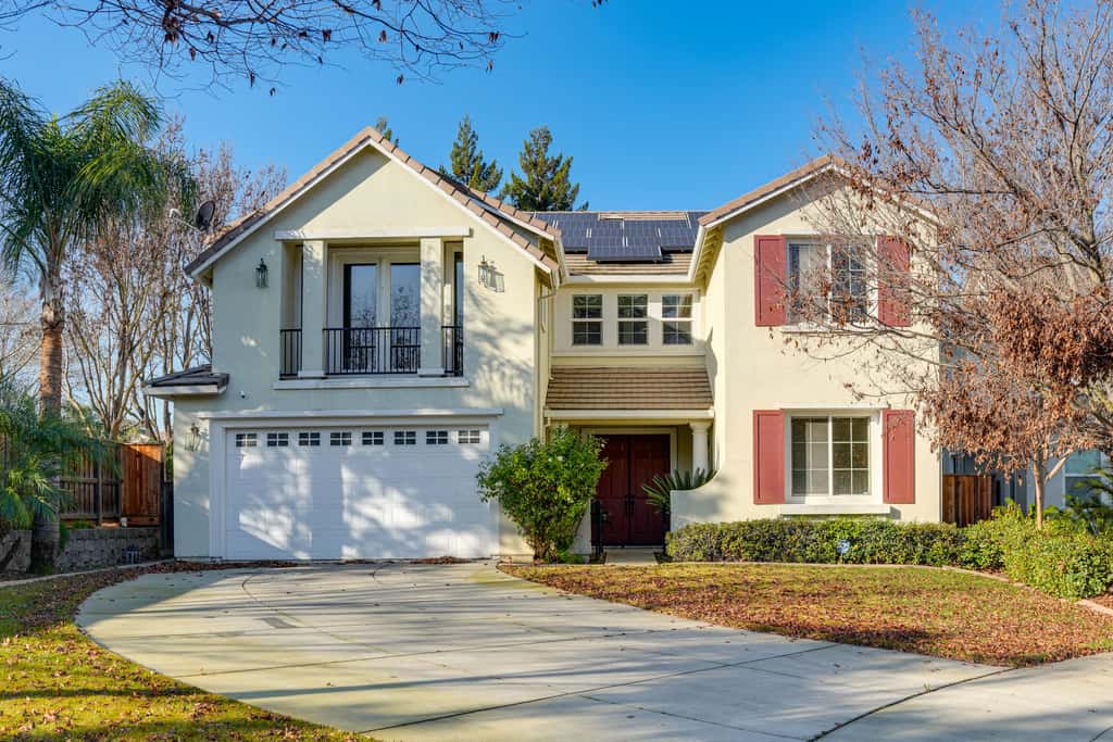 Near Wineries & Parks: Waterfront Tracy Getaway!