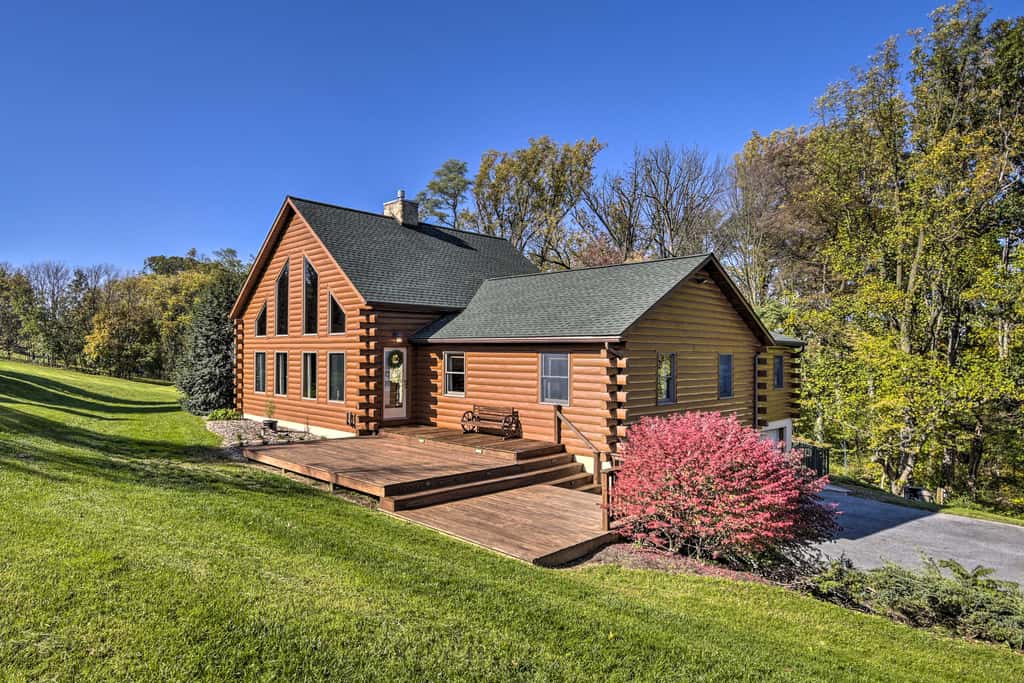 Pool, Games + Sauna: Mount Joy Countryside Cabin