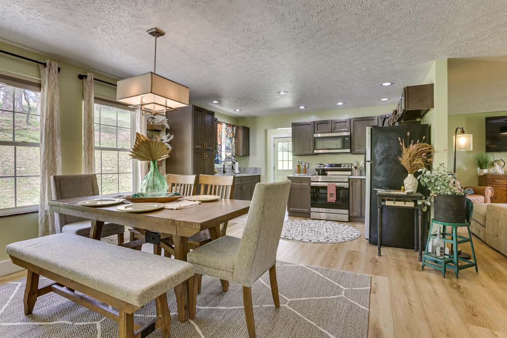 Laurelville Home w/ Hot Tub & Fire Pit