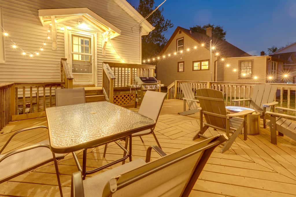 Westmont Home w/ Hot Tub! Walk to Metra Station