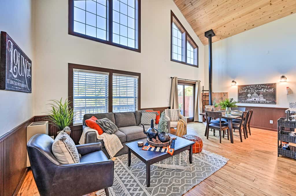 Inviting Julian Home w/ Scenic View & Hot Tub