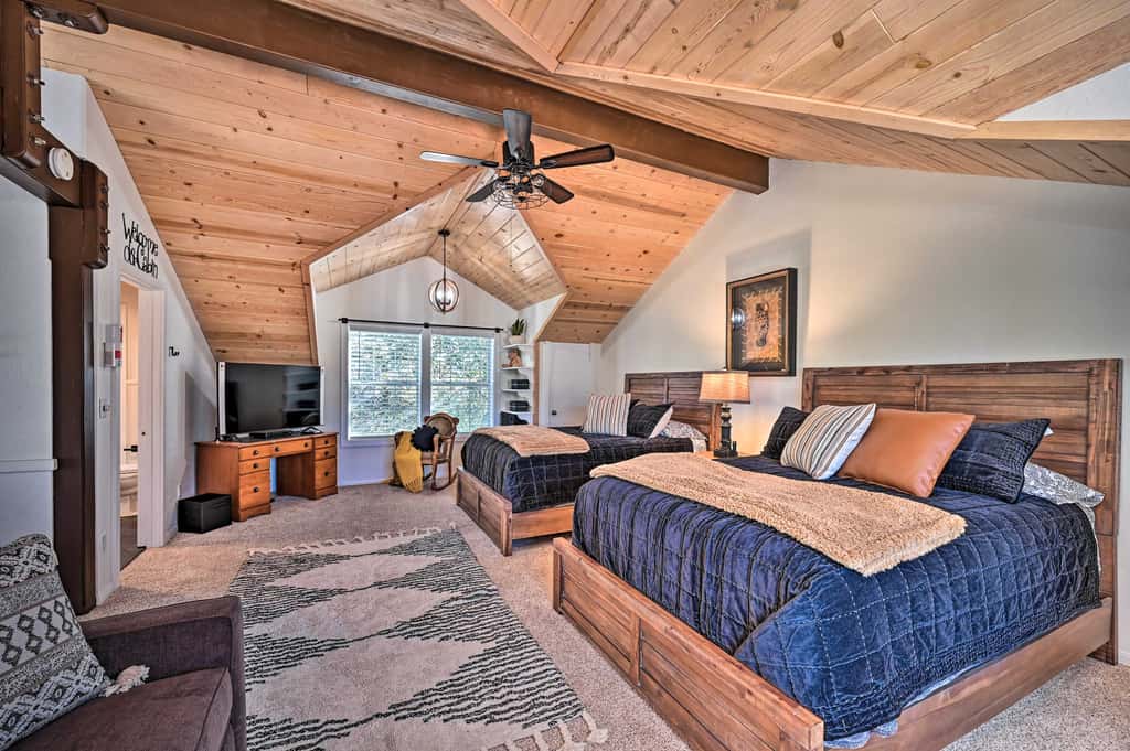Inviting Julian Home w/ Scenic View & Hot Tub