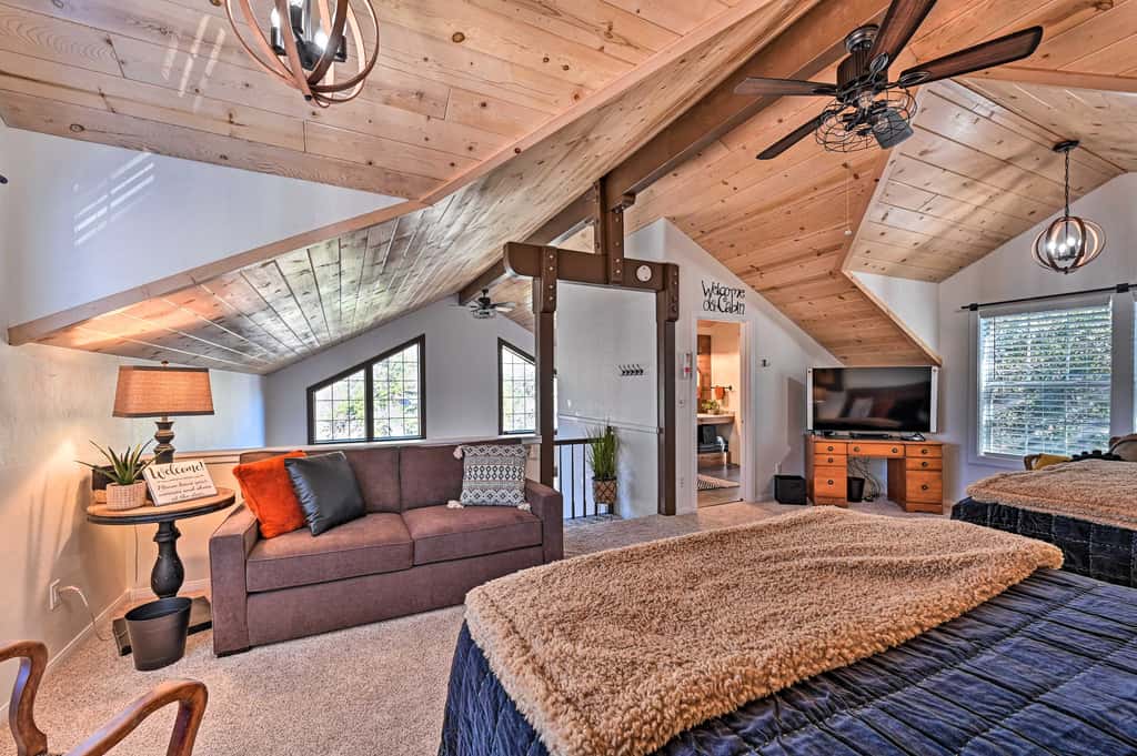 Inviting Julian Home w/ Scenic View & Hot Tub