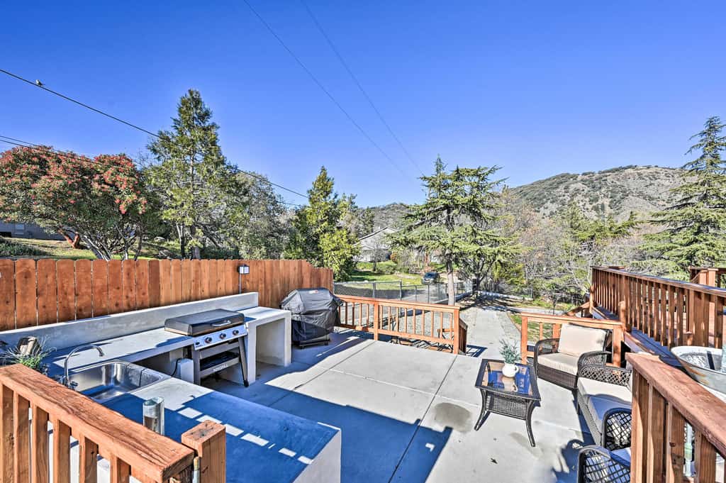 Inviting Julian Home w/ Scenic View & Hot Tub