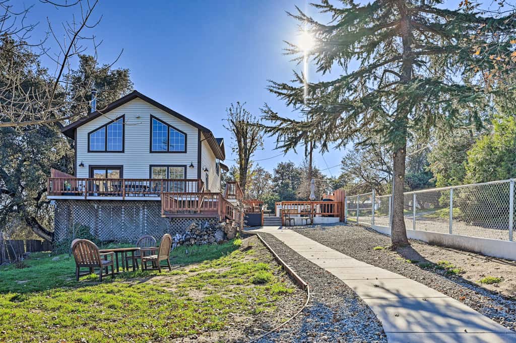 Inviting Julian Home w/ Scenic View & Hot Tub