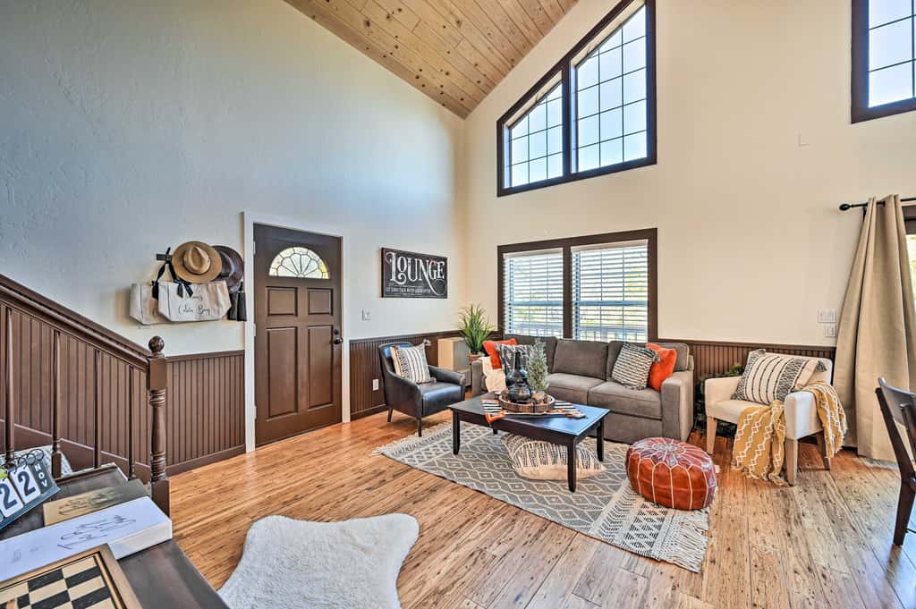 Inviting Julian Home w/ Scenic View & Hot Tub