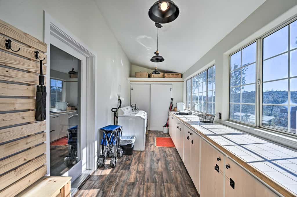 Inviting Julian Home w/ Scenic View & Hot Tub