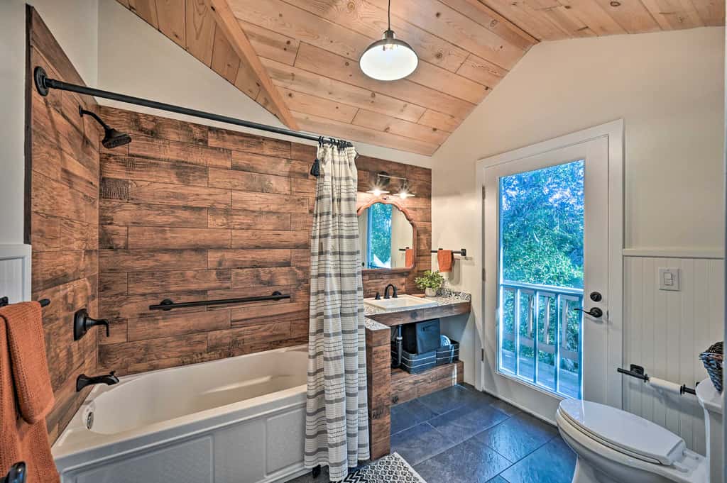 Inviting Julian Home w/ Scenic View & Hot Tub