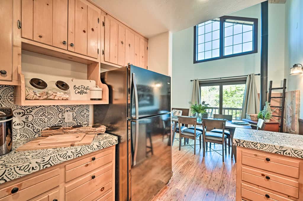 Inviting Julian Home w/ Scenic View & Hot Tub