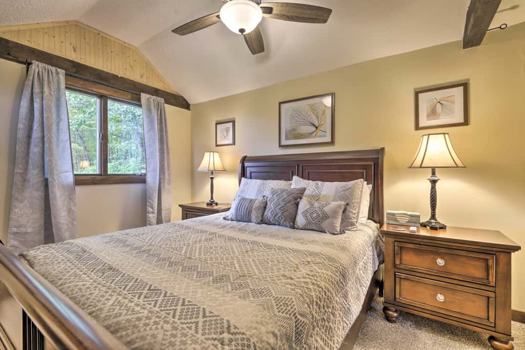 Private Guest House w/ Deck + Spectacular Views!