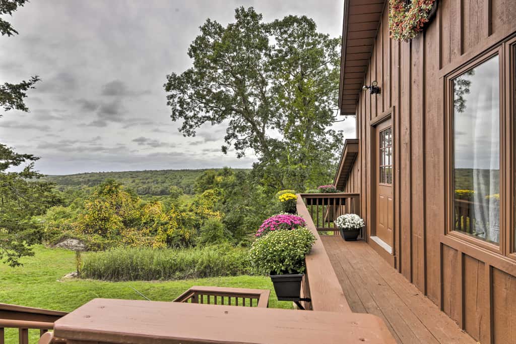 Private Guest House w/ Deck + Spectacular Views!