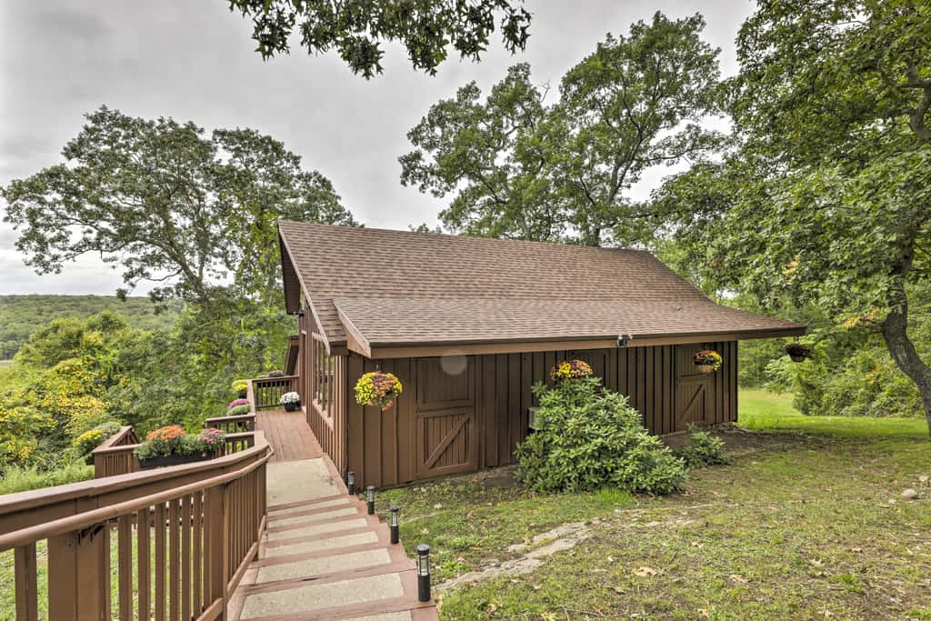 Private Guest House w/ Deck + Spectacular Views!