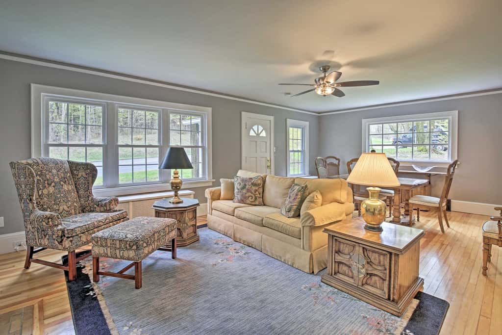 Beautiful Lenox Home, 3 Mi to Shakespeare & Co!