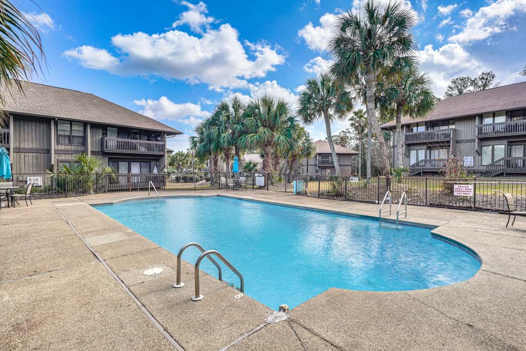 Golfer's Getaway! Modern Diamondhead Condo