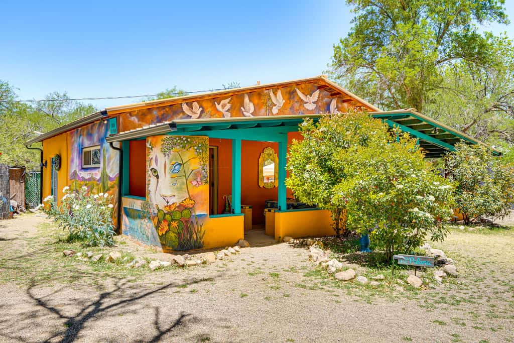 Vibrant 'Casa Paloma' w/ Patio - Near Vineyards!
