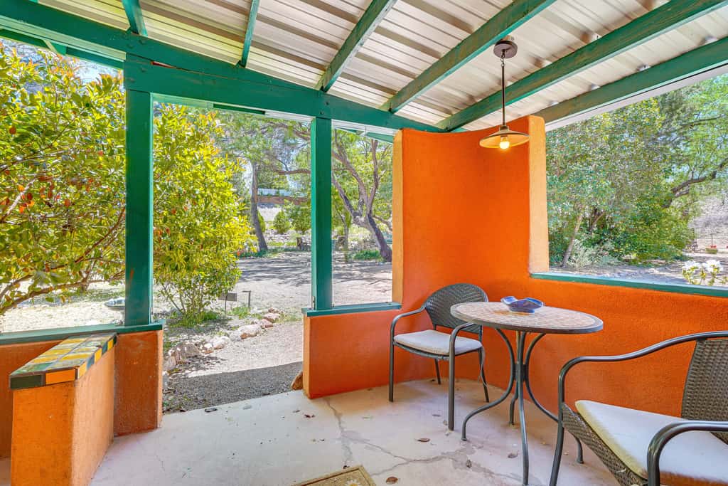 Casa Paloma Studio: Artsy & Airy w/ Hot Tub Access