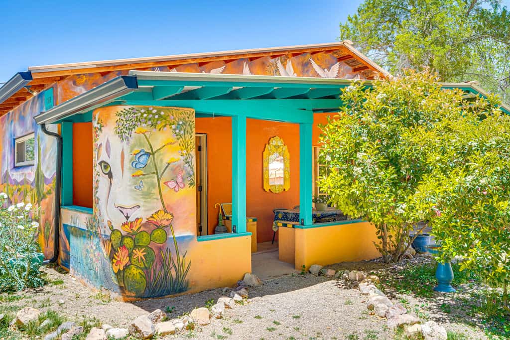 Casa Paloma Studio: Artsy & Airy w/ Hot Tub Access