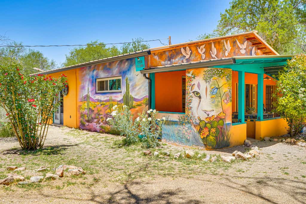 Casa Paloma Studio: Artsy & Airy w/ Hot Tub Access